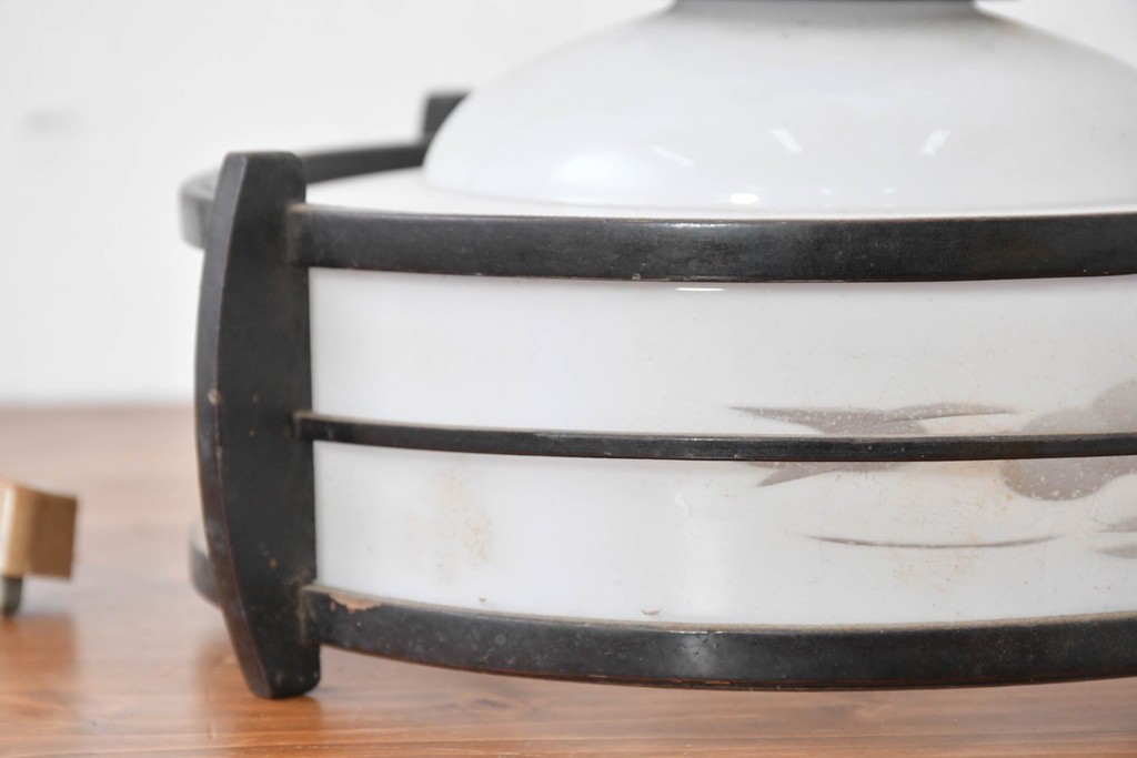 和製アンティーク　昭和初期　木製装飾付き　松に鳥の図柄があしらわれたペンダントライト　(R-086945)