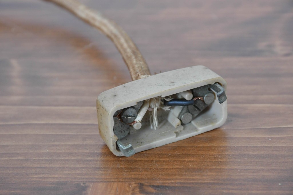 和製アンティーク　昭和初期　木製装飾付き　松に鳥の図柄があしらわれたペンダントライト　(R-086945)