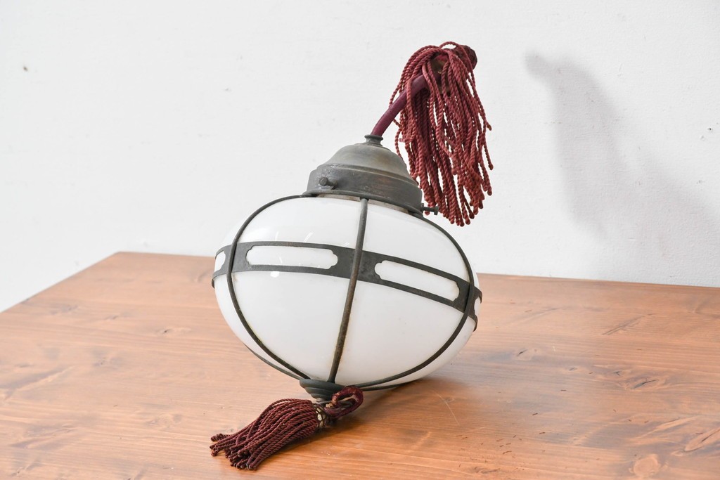 《引っ掛けシーリング式ペンダントライト加工費込み》　和製アンティーク　大正ロマン　真鍮飾りとタッセルをあしらったペンダントライト　(R-086946)