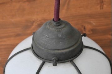 《引っ掛けシーリング式ペンダントライト加工費込み》　和製アンティーク　大正ロマン　真鍮飾りとタッセルをあしらったペンダントライト　(R-086946)