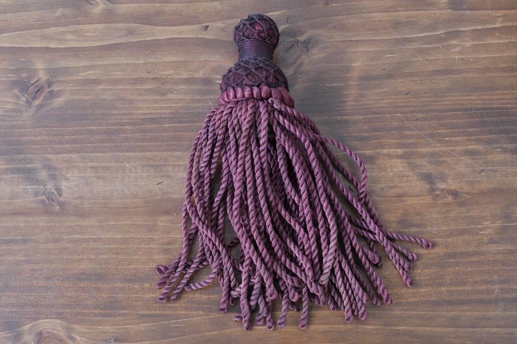 《引っ掛けシーリング式ペンダントライト加工費込み》　和製アンティーク　大正ロマン　真鍮飾りとタッセルをあしらったペンダントライト　(R-086946)