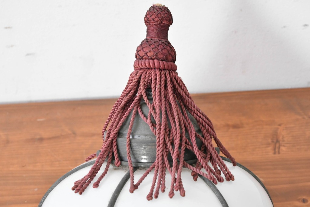 《引っ掛けシーリング式ペンダントライト加工費込み》　和製アンティーク　大正ロマン　真鍮飾りとタッセルをあしらったペンダントライト　(R-086947)