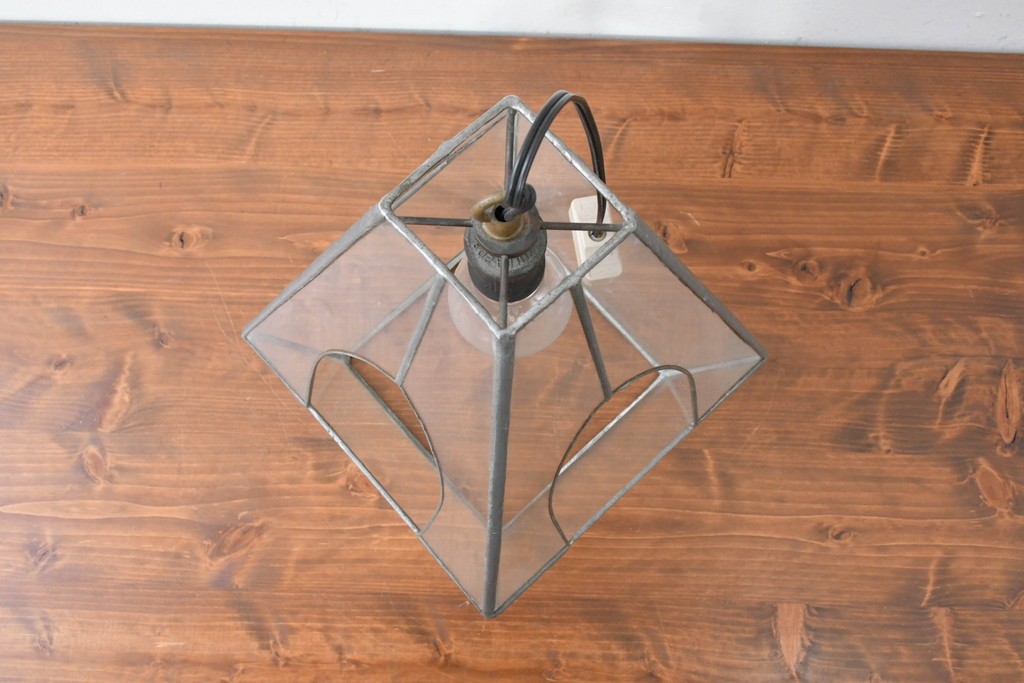 ヴィンテージ　職人手作り品　クリアなステンドグラスのペンダントライト　(R-086950)