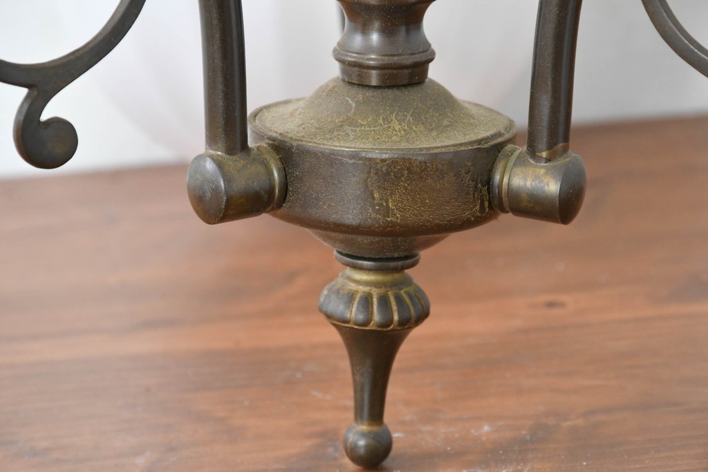 中古　高級輸入品　高島屋デパート取り扱い　真鍮アームのアンティーク調3灯シャンデリア　定価約24万円　(R-086952)