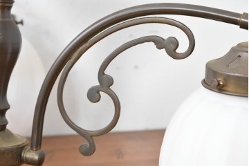 中古　高級輸入品　高島屋デパート取り扱い　真鍮アームのアンティーク調3灯シャンデリア　定価約24万円　(R-086952)