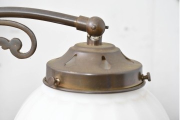 中古　高級輸入品　高島屋デパート取り扱い　真鍮アームのアンティーク調3灯シャンデリア　定価約24万円　(R-086952)