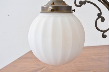 中古　高級輸入品　高島屋デパート取り扱い　真鍮アームのアンティーク調3灯シャンデリア　定価約24万円　(R-086952)