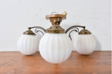 中古　高級輸入品　高島屋デパート取り扱い　真鍮アームのアンティーク調3灯シャンデリア　定価約24万円　(R-086952)