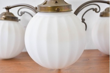 中古　高級輸入品　高島屋デパート取り扱い　真鍮アームのアンティーク調3灯シャンデリア　定価約24万円　(R-086952)