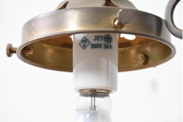 中古　高級輸入品　高島屋デパート取り扱い　真鍮アームのアンティーク調3灯シャンデリア　定価約24万円　(R-086952)