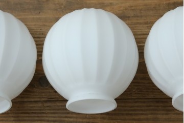 中古　高級輸入品　高島屋デパート取り扱い　真鍮アームのアンティーク調3灯シャンデリア　定価約24万円　(R-086952)