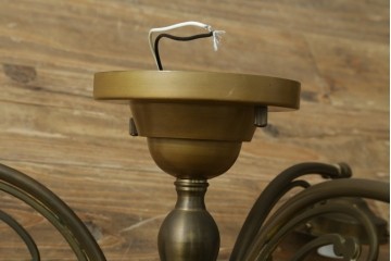 中古　高級輸入品　高島屋デパート取り扱い　真鍮アームのアンティーク調3灯シャンデリア　定価約24万円　(R-086952)