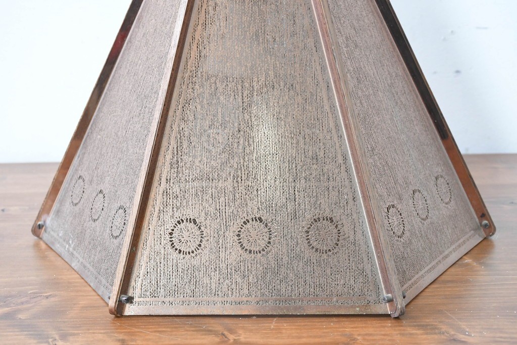 和製ヴィンテージ　山田照明　透かし金属板と木枠が調和するペンダントライト　(R-086953)