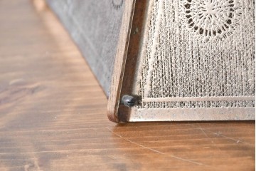 和製ヴィンテージ　山田照明　透かし金属板と木枠が調和するペンダントライト　(R-086953)