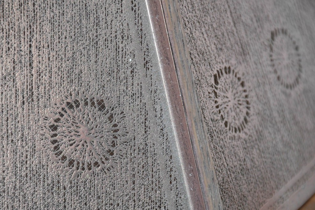 和製ヴィンテージ　山田照明　透かし金属板と木枠が調和するペンダントライト　(R-086953)