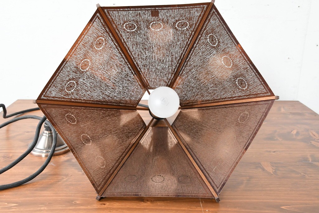 和製ヴィンテージ　山田照明　透かし金属板と木枠が調和するペンダントライト　(R-086953)