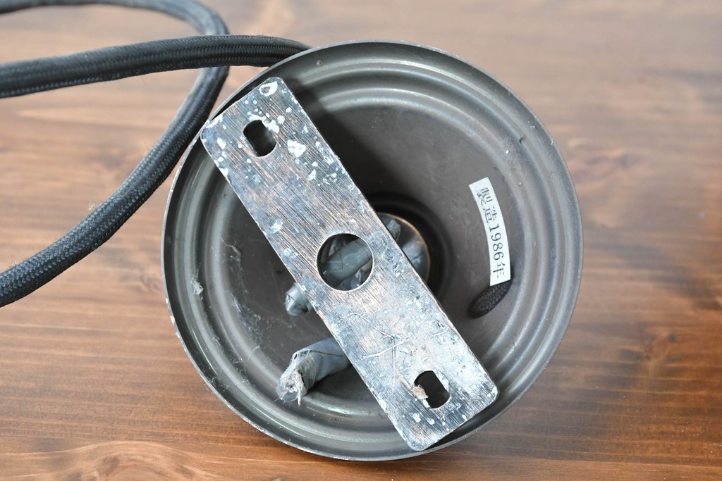 和製ヴィンテージ　山田照明　透かし金属板と木枠が調和するペンダントライト　(R-086953)