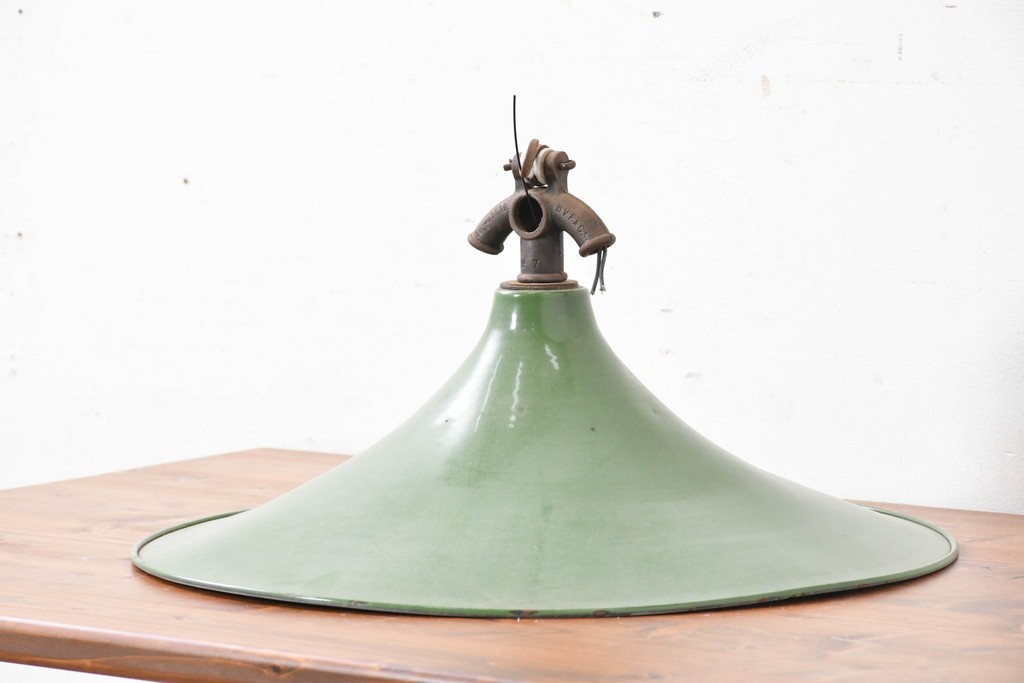 《引っ掛けシーリング式ペンダントライト加工費込み》　フランスアンティーク　大型サイズ　レトロなホーロー製シェードのペンダントライト　(R-086954)