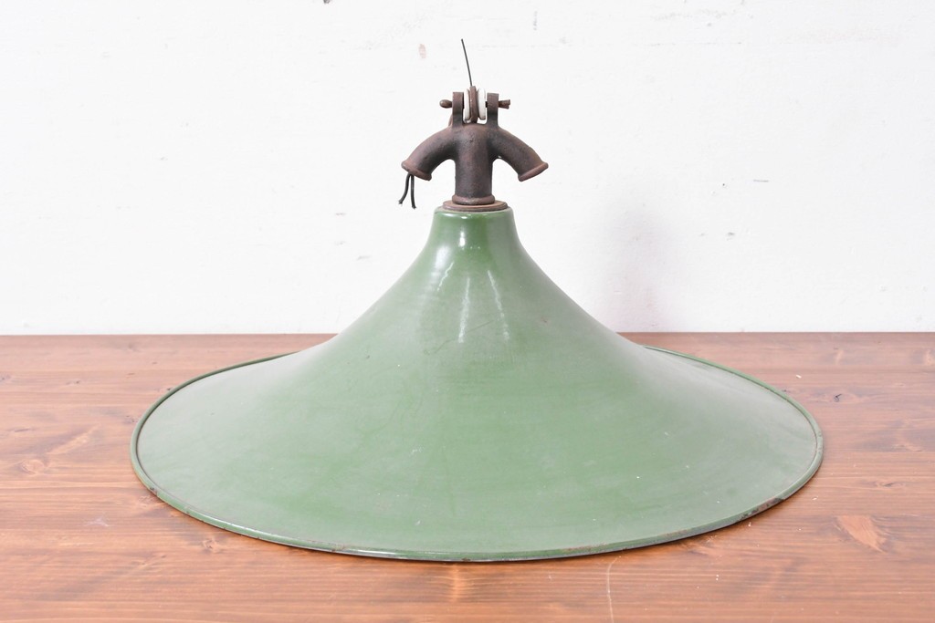 《引っ掛けシーリング式ペンダントライト加工費込み》　フランスアンティーク　大型サイズ　レトロなホーロー製シェードのペンダントライト　(R-086954)