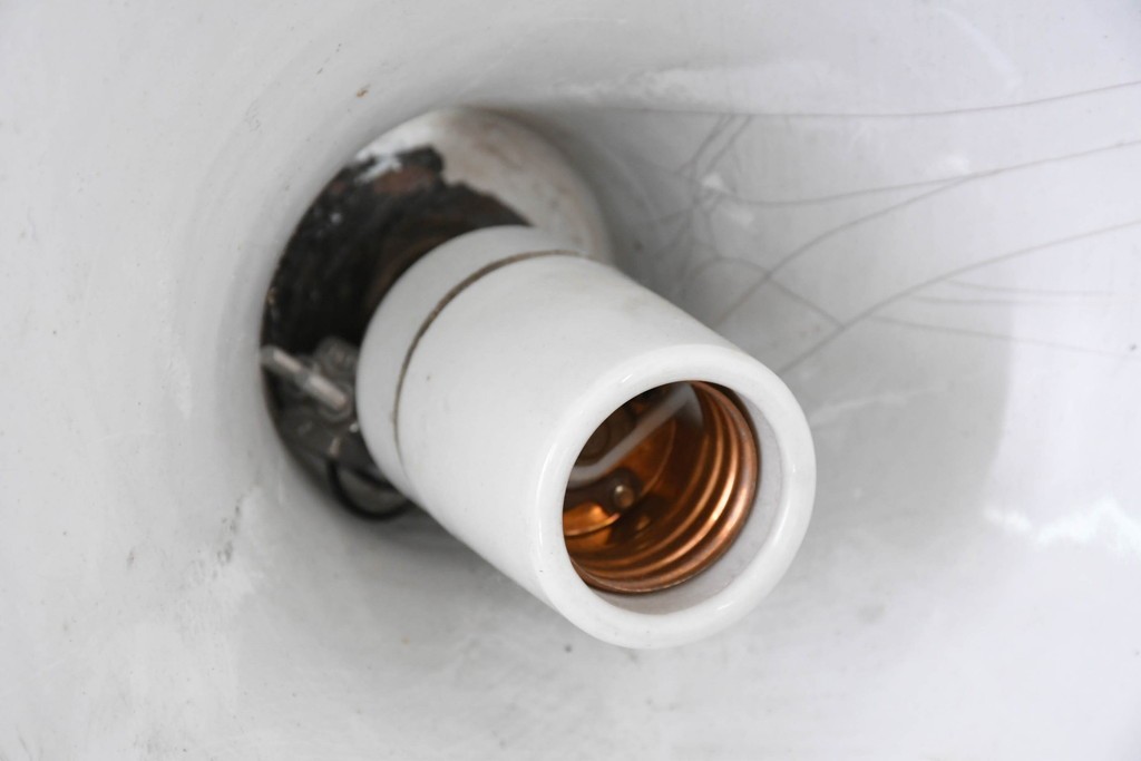 《引っ掛けシーリング式ペンダントライト加工費込み》　フランスアンティーク　大型サイズ　レトロなホーロー製シェードのペンダントライト　(R-086954)