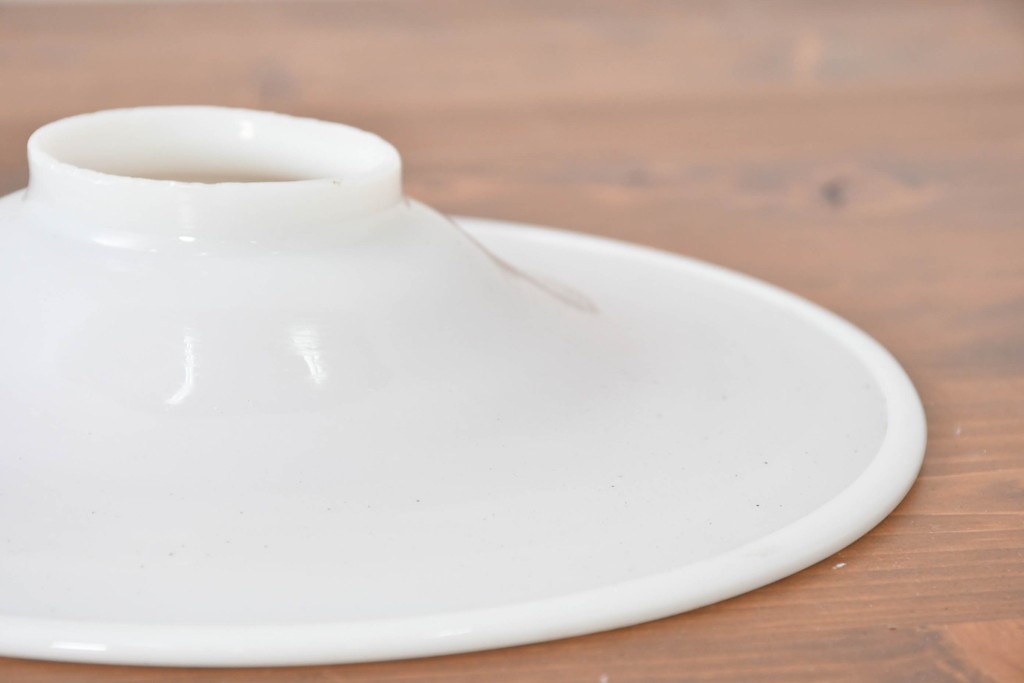 《引っ掛けシーリング式ペンダントライト加工費込み》　ヨーロッパヴィンテージ　シンプルなホワイトの平笠ペンダントライト2個セット　(R-086957)