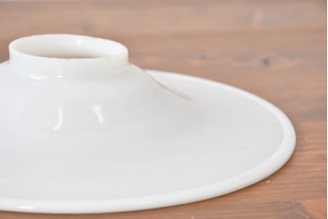 《引っ掛けシーリング式ペンダントライト加工費込み》　ヨーロッパヴィンテージ　シンプルなホワイトの平笠ペンダントライト2個セット　(R-086957)