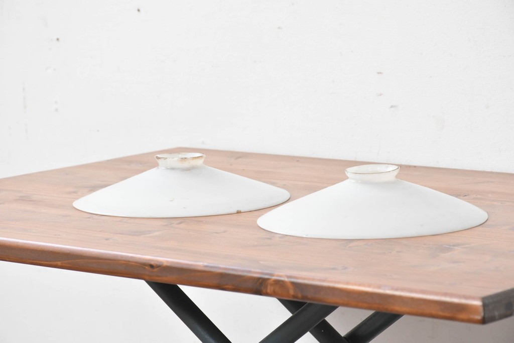 《引っ掛けシーリング式ペンダントライト加工費込み》　ヨーロッパヴィンテージ　シンプルな平笠ペンダントライト2個セット　(R-086958)