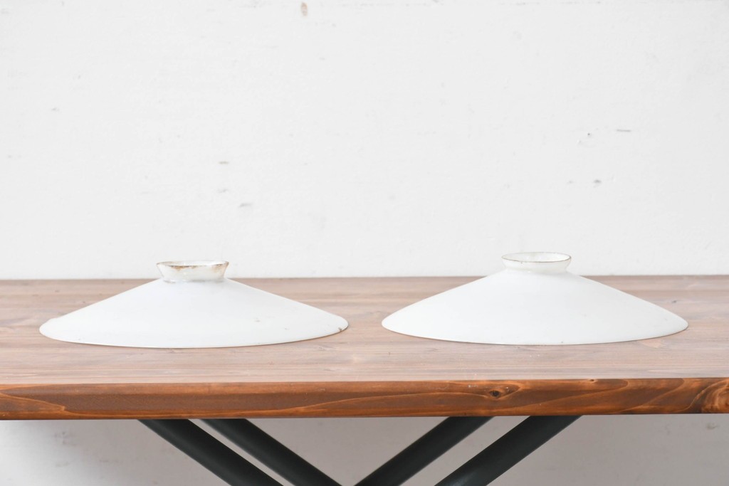 《引っ掛けシーリング式ペンダントライト加工費込み》　ヨーロッパヴィンテージ　シンプルな平笠ペンダントライト2個セット　(R-086958)