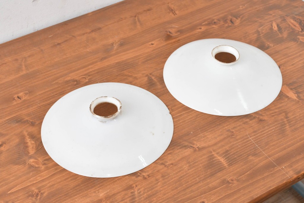 《引っ掛けシーリング式ペンダントライト加工費込み》　ヨーロッパヴィンテージ　シンプルな平笠ペンダントライト2個セット　(R-086958)