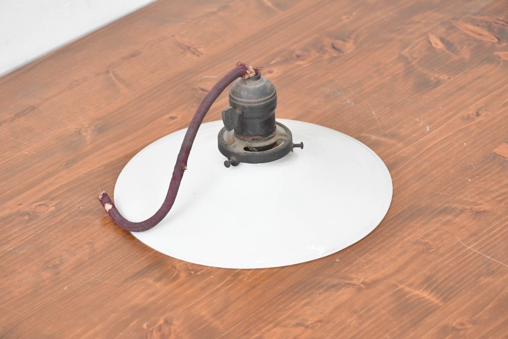 《引っ掛けシーリング式ペンダントライト加工費込み》　和製ヴィンテージ　東芝(TOSHIBA)製　シンプルな平笠ペンダントライト　(R-086964)