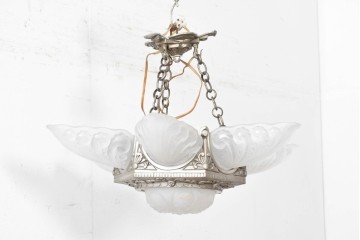 フランスアンティーク　アール・デコ様式　真鍮フレームと彫刻入りフロストガラスの華やかなボウル型シャンデリア　(R-086966)