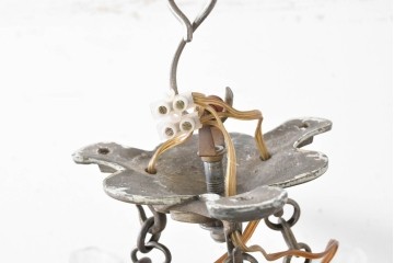 フランスアンティーク　アール・デコ様式　真鍮フレームと彫刻入りフロストガラスの華やかなボウル型シャンデリア　(R-086966)