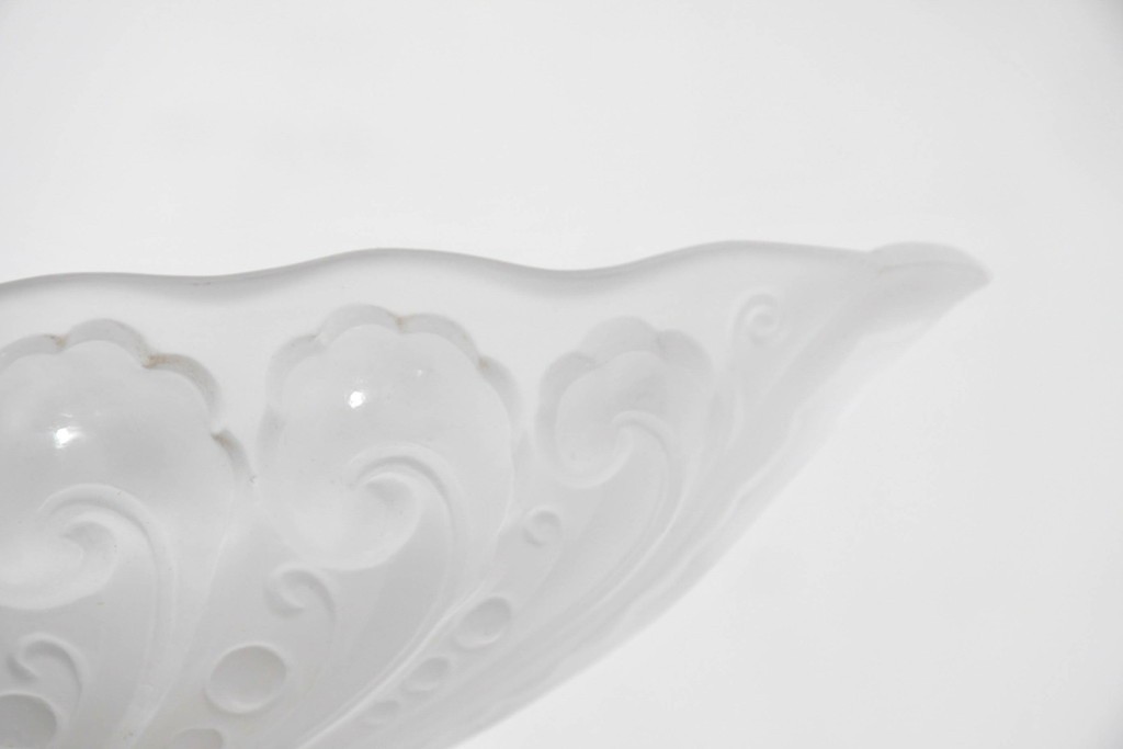 フランスアンティーク　アール・デコ様式　真鍮フレームと彫刻入りフロストガラスの華やかなボウル型シャンデリア　(R-086966)