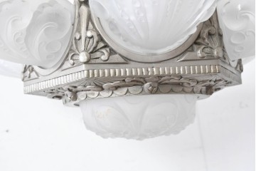 フランスアンティーク　アール・デコ様式　真鍮フレームと彫刻入りフロストガラスの華やかなボウル型シャンデリア　(R-086966)