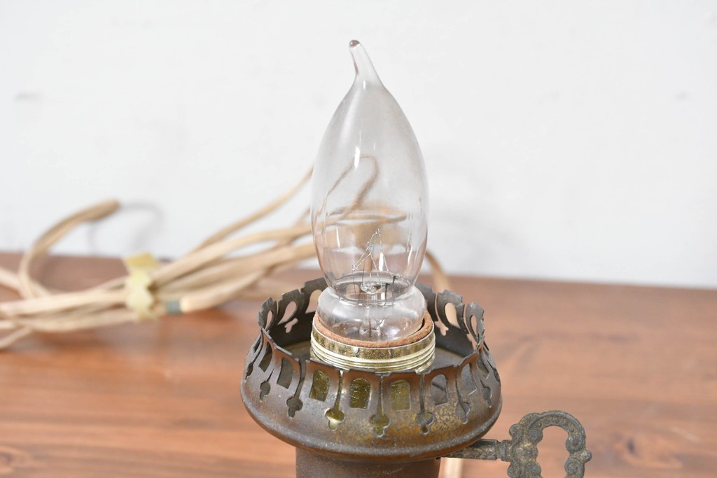 ヨーロッパヴィンテージ　氷コップのような可愛らしいフォルムのテーブルランプ　(R-086967)