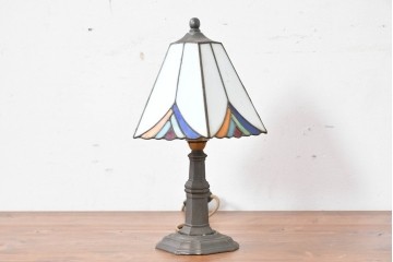 中古　ティファニースタイル　ステンドグラス　彩り豊かな幾何学模様のテーブルスタンド　(R-086968)