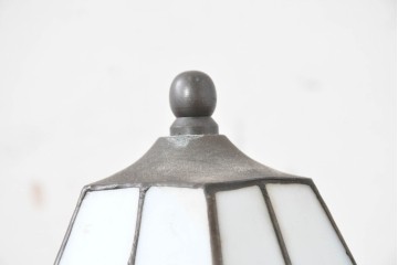 中古　ティファニースタイル　ステンドグラス　彩り豊かな幾何学模様のテーブルスタンド　(R-086968)