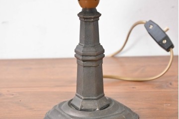 中古　ティファニースタイル　ステンドグラス　彩り豊かな幾何学模様のテーブルスタンド　(R-086968)