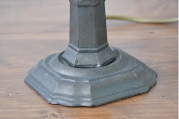 中古　ティファニースタイル　ステンドグラス　彩り豊かな幾何学模様のテーブルスタンド　(R-086968)