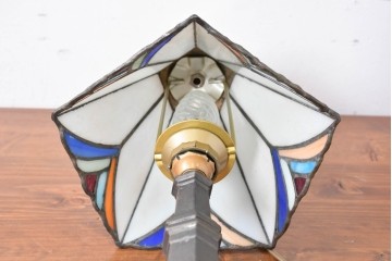 中古　ティファニースタイル　ステンドグラス　彩り豊かな幾何学模様のテーブルスタンド　(R-086968)
