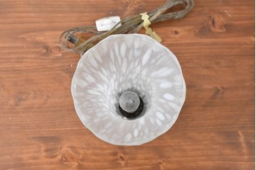 ヨーロッパヴィンテージ　花弁のようなフォルムが可憐なテーブルランプ　(R-086969)