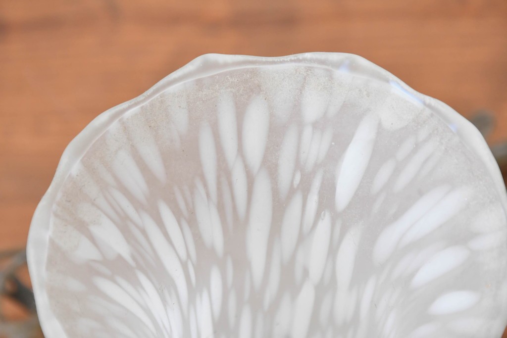 ヨーロッパヴィンテージ　花弁のようなフォルムが可憐なテーブルランプ　(R-086969)