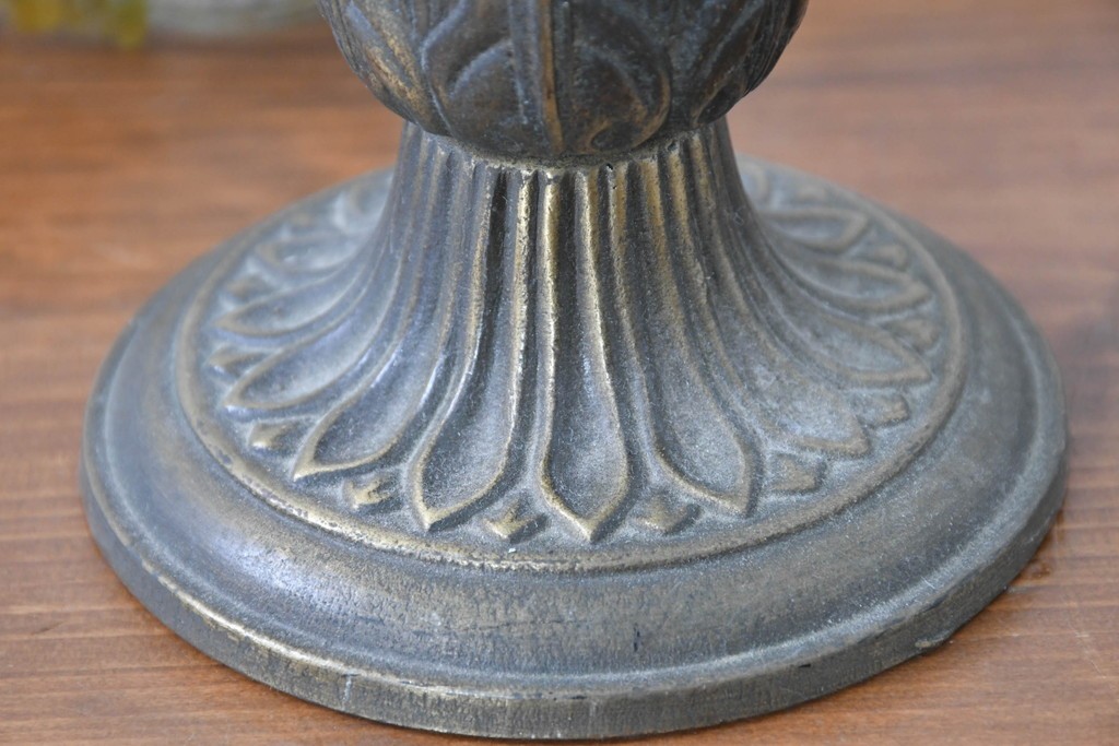 ヨーロッパヴィンテージ　花弁のようなフォルムが可憐なテーブルランプ　(R-086969)