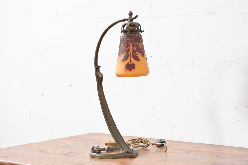 フランスアンティーク　Muller Freres Luneville(ミューラー兄弟)　草花文様が美しいガラスシェードのテーブルランプ　(R-086970)