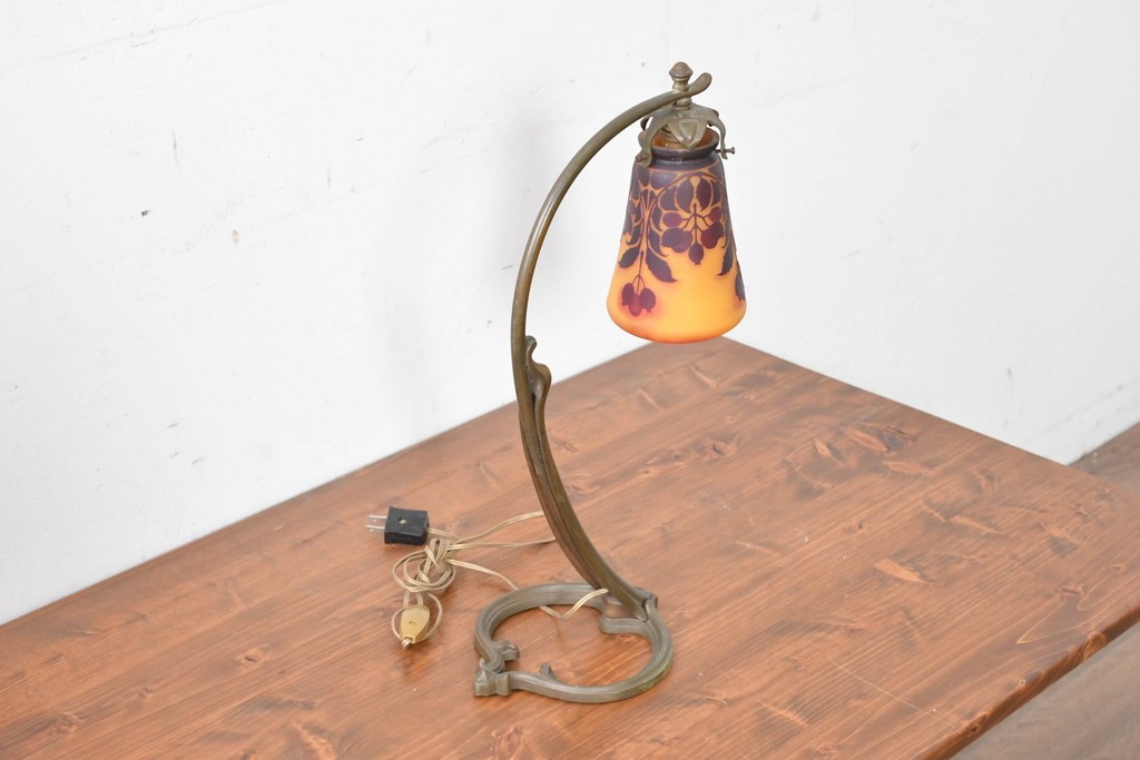 フランスアンティーク　Muller Freres Luneville(ミューラー兄弟)　草花文様が美しいガラスシェードのテーブルランプ　(R-086970)