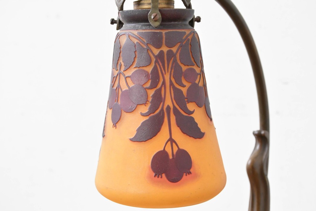 フランスアンティーク　Muller Freres Luneville(ミューラー兄弟)　草花文様が美しいガラスシェードのテーブルランプ　(R-086970)
