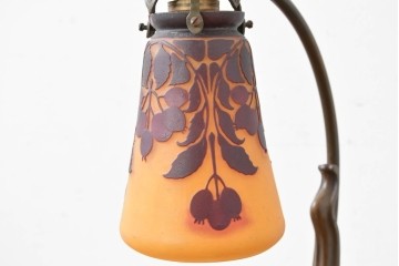 フランスアンティーク　Muller Freres Luneville(ミューラー兄弟)　草花文様が美しいガラスシェードのテーブルランプ　(R-086970)