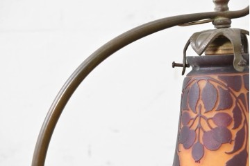 フランスアンティーク　Muller Freres Luneville(ミューラー兄弟)　草花文様が美しいガラスシェードのテーブルランプ　(R-086970)