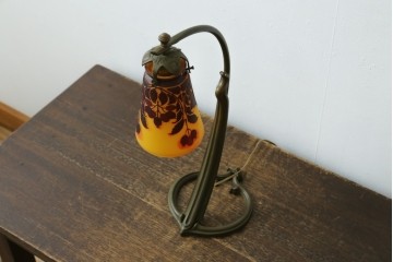 フランスアンティーク　Muller Freres Luneville(ミューラー兄弟)　草花文様が美しいガラスシェードのテーブルランプ　(R-086970)