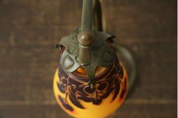 フランスアンティーク　Muller Freres Luneville(ミューラー兄弟)　草花文様が美しいガラスシェードのテーブルランプ　(R-086970)